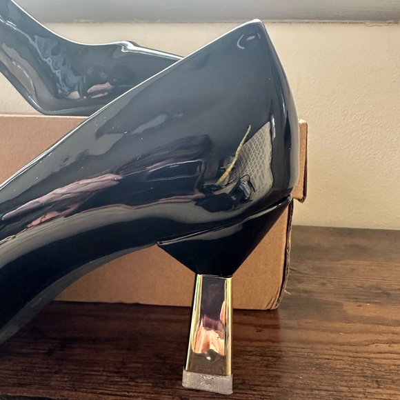 NEW! Size 40 women’s black patent leather pumps with gold and clear heel - Picture 13 of 15